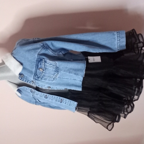 Forever 21 Jacket Denim Sherpa Trim Cropped with Raw Hem New - Picture 4 of 16